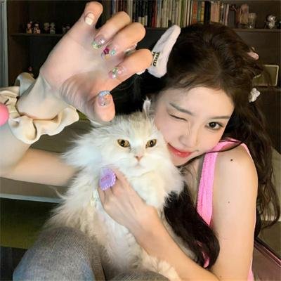 小姑娘艾萝依